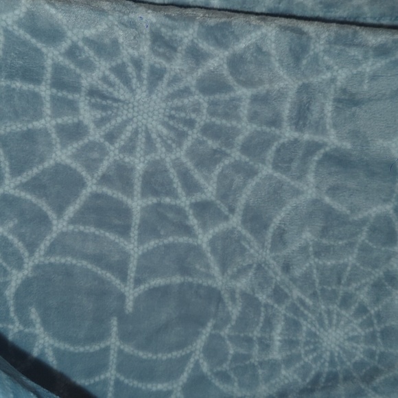 🆕 Spider Web Throw 🕸️ Betsey Johnson - Picture 5 of 6